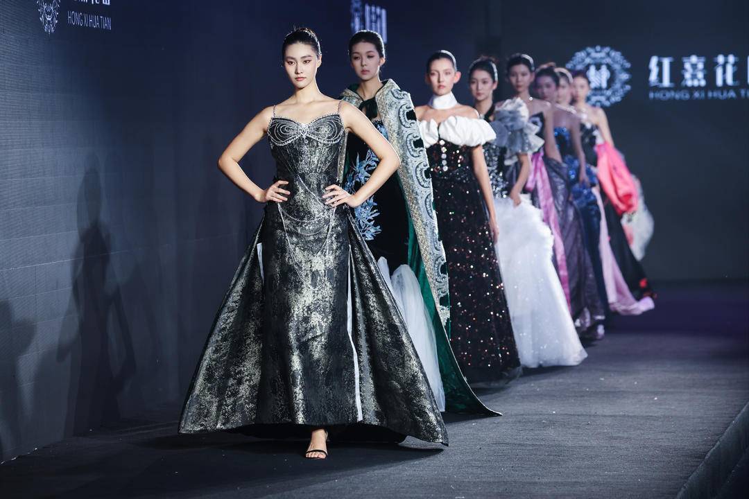 非遗惊艳、萌娃抢镜、大码模特出圈<strong></p>
<p>理财教程</strong>!南京国际时尚周看点太密