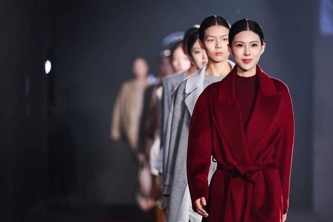 非遗惊艳、萌娃抢镜、大码模特出圈<strong></p>
<p>理财教程</strong>!南京国际时尚周看点太密