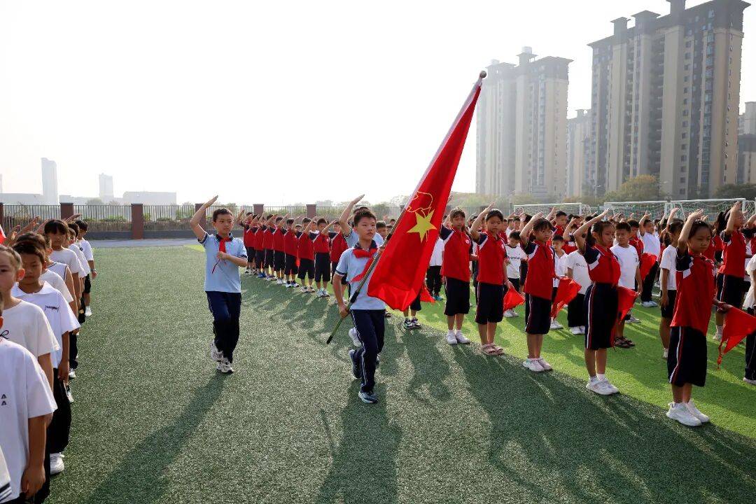 <strong></p>
<p>手机银行理财</strong>我县各级少先队组织开展“强国复兴有我 争当新时代好少年”建队日主题活动