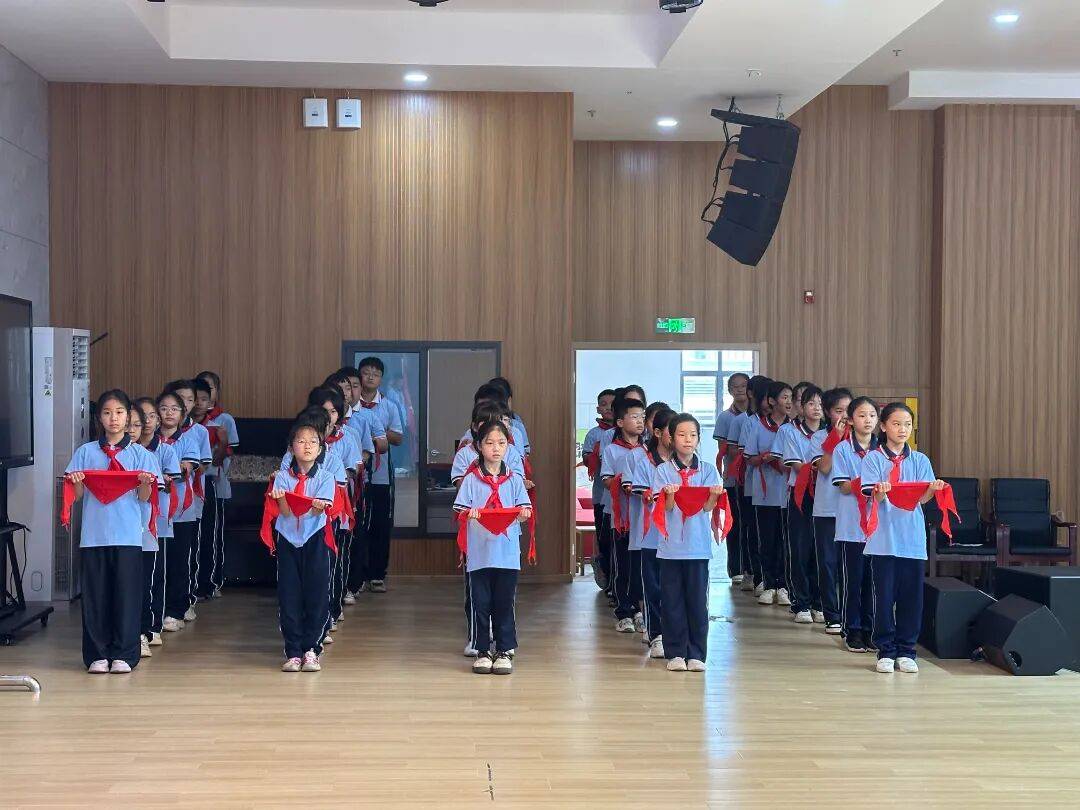 <strong></p>
<p>手机银行理财</strong>我县各级少先队组织开展“强国复兴有我 争当新时代好少年”建队日主题活动