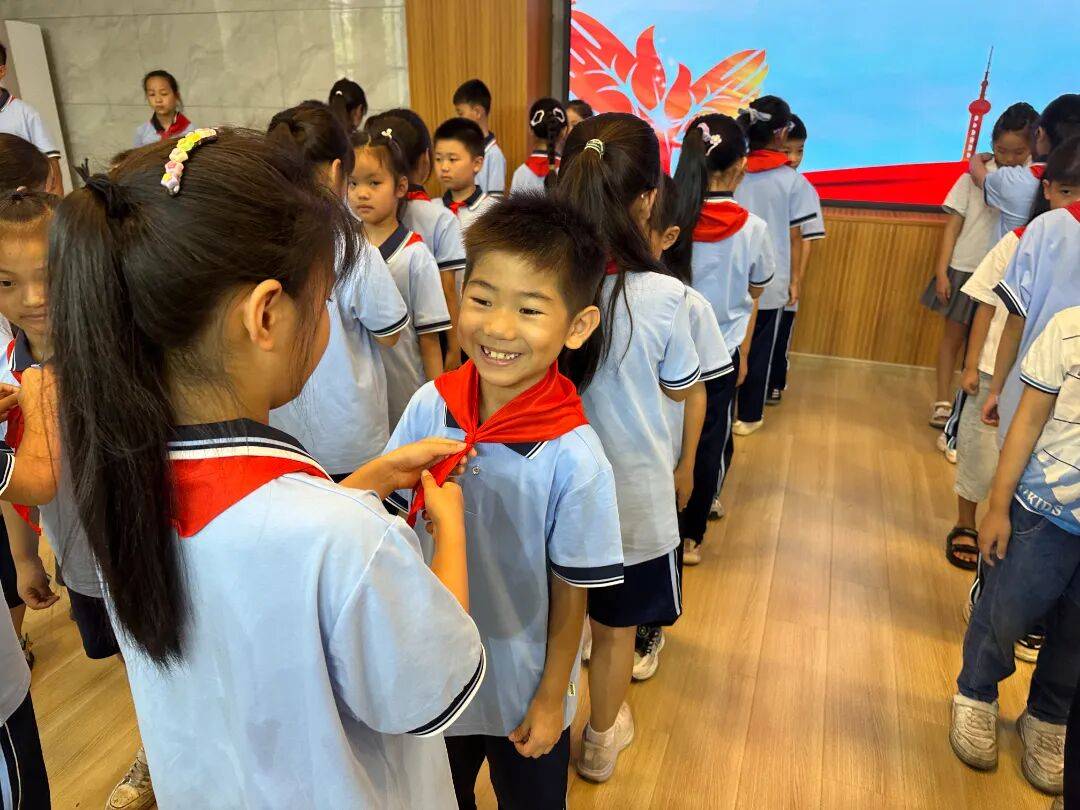 <strong></p>
<p>手机银行理财</strong>我县各级少先队组织开展“强国复兴有我 争当新时代好少年”建队日主题活动