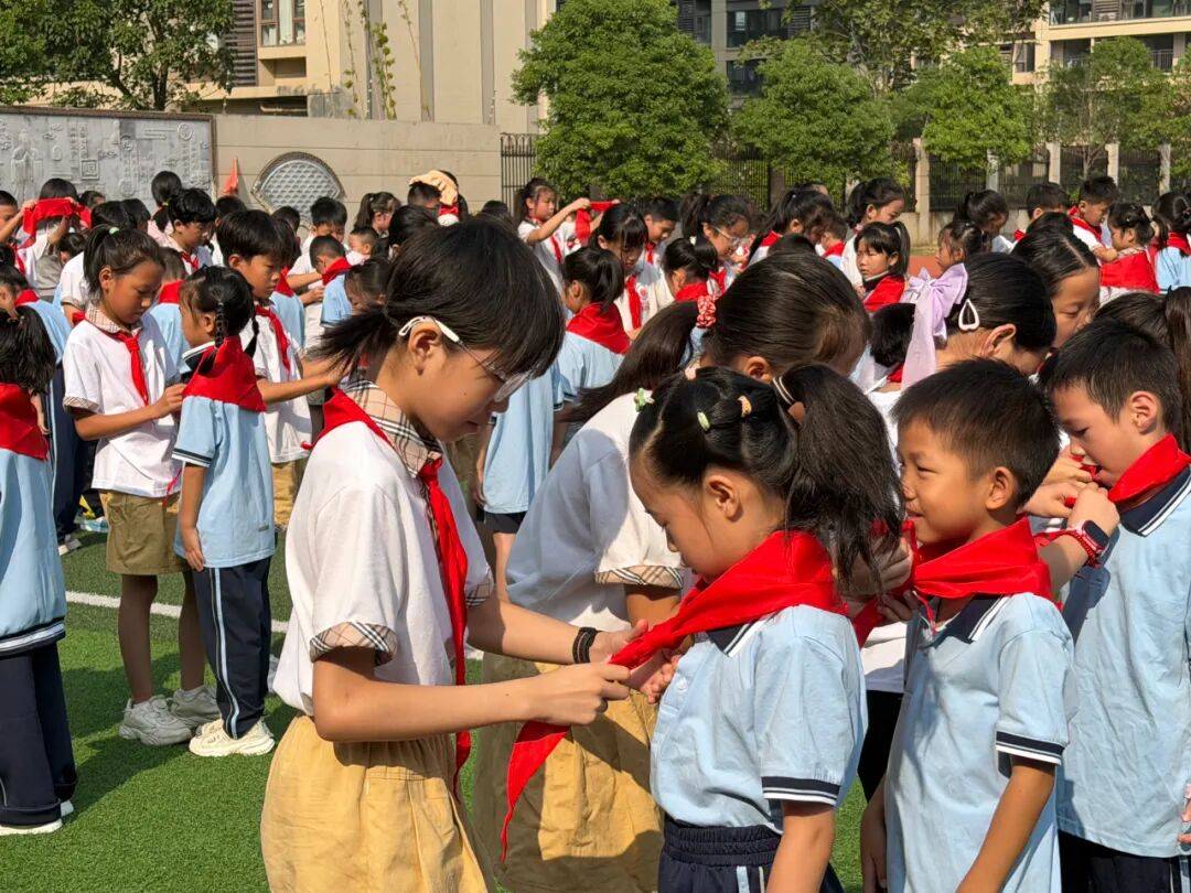 <strong></p>
<p>手机银行理财</strong>我县各级少先队组织开展“强国复兴有我 争当新时代好少年”建队日主题活动