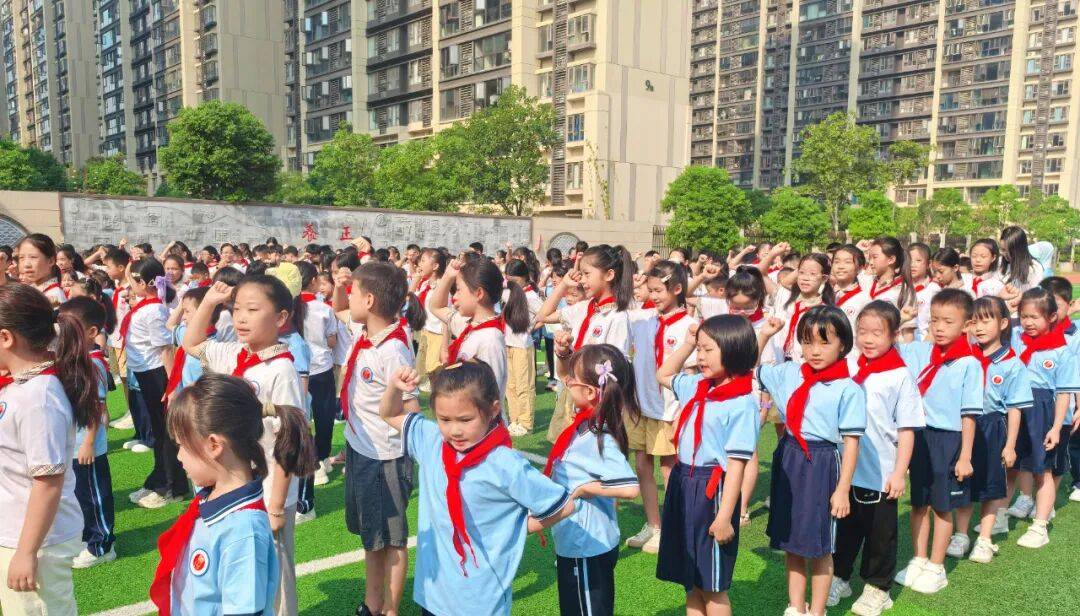 <strong></p>
<p>手机银行理财</strong>我县各级少先队组织开展“强国复兴有我 争当新时代好少年”建队日主题活动