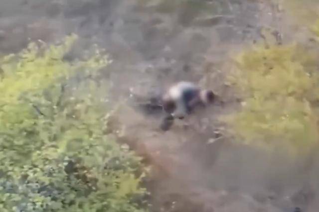 俄无人机救下一名正遭乌军性侵女子<strong></p>
<p>理财钱包</strong>,顾不上提裤子拔腿就逃,随后被击中