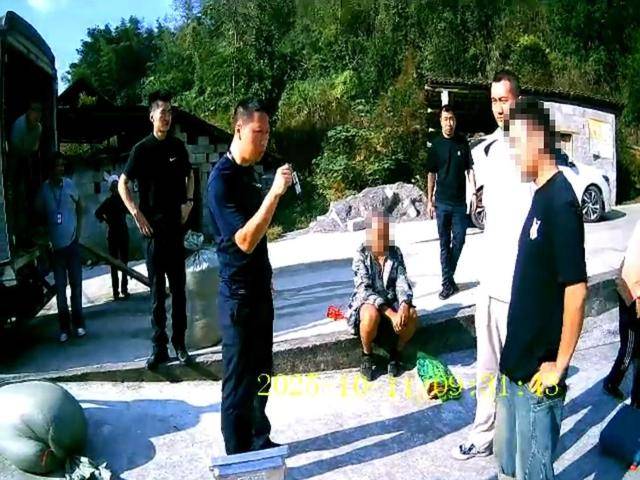 100斤玉米上秤秒变60斤?贵州一村民遭“鬼秤”骗粮!民警出手<strong></p>
<p>理财钱包</strong>,5人被拘