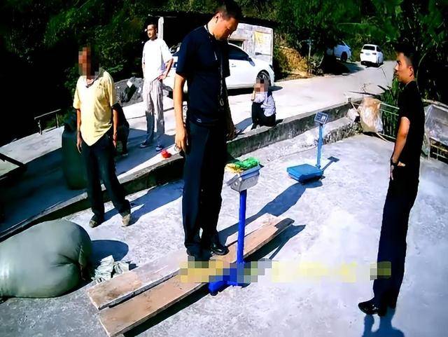 100斤玉米上秤秒变60斤?贵州一村民遭“鬼秤”骗粮!民警出手<strong></p>
<p>理财钱包</strong>,5人被拘