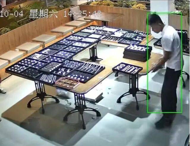 苏州一20岁店员不小心摔碎一盒玉镯损失百万<strong></p>
<p>理财钱包</strong>，老板未要赔偿安慰小伙别有压力