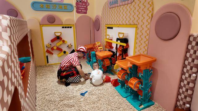 海底捞<strong></p>
<p>理财钱包</strong>,和西贝“抢娃”