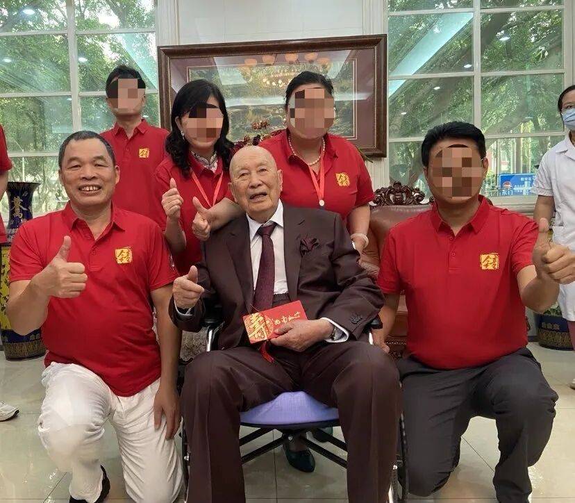 百岁院士声明“蹭合影”背后:双方交涉长达一年<strong></p>
<p>理财钱包</strong>,均称付诸法律