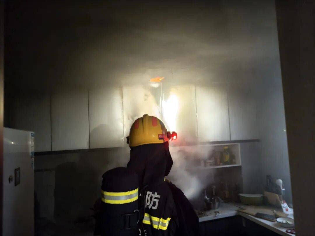 以案为鉴 | 家中起火前<strong></p>
<p>理财钱包</strong>，他们都曾接到一通电话……