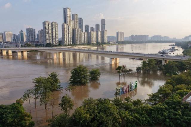 百色多个村庄被困水中已超半月<strong></p>
<p>银行基金理财</strong>，长涝难退为何重演？