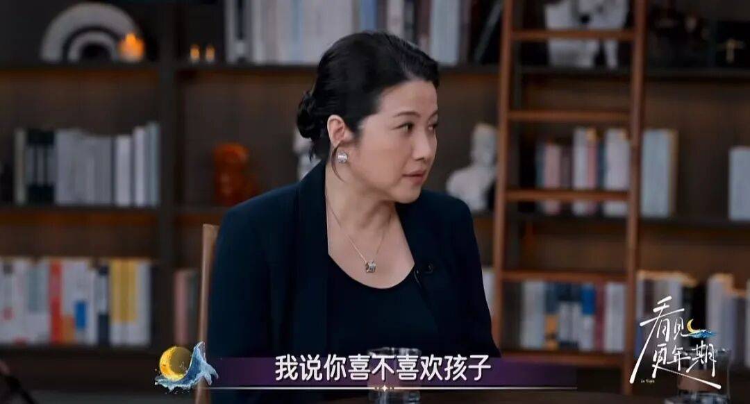 52岁影后颜丙燕公开小20岁男友:他知道我将步入更年期<strong></p>
<p>银行基金理财</strong>,已甜蜜相恋5年,两人出门必须手拉手