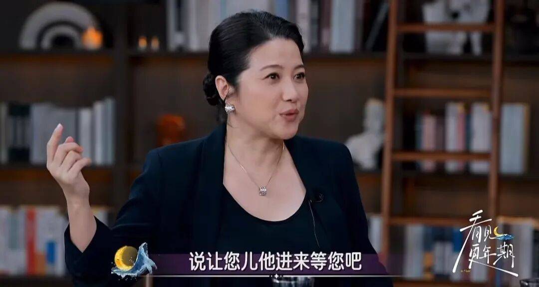 52岁影后颜丙燕公开小20岁男友:他知道我将步入更年期<strong></p>
<p>银行基金理财</strong>,已甜蜜相恋5年,两人出门必须手拉手