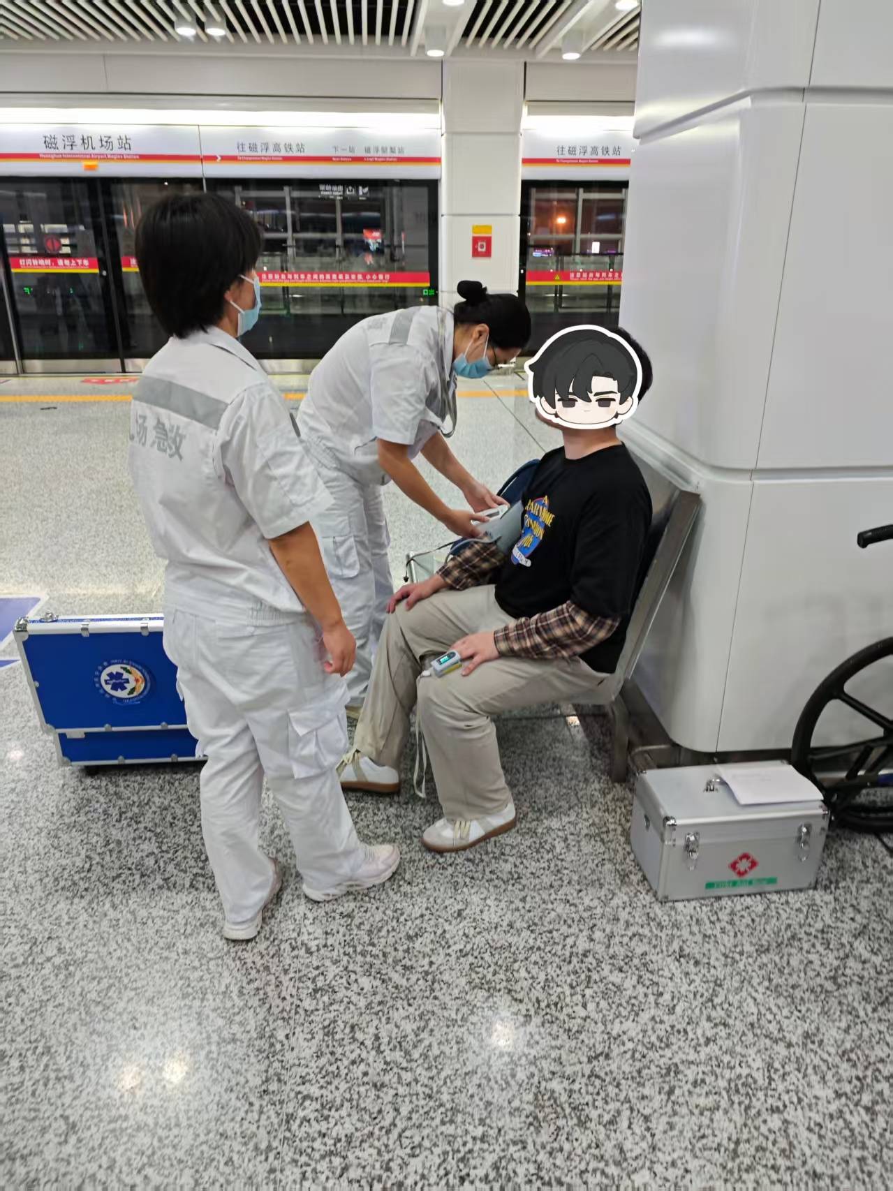 旅客长沙下飞机欲乘坐磁浮列车往城区找朋友<strong></p>
<p>第一理财</strong>，突发呼吸不畅，民警与医护人员接力救援