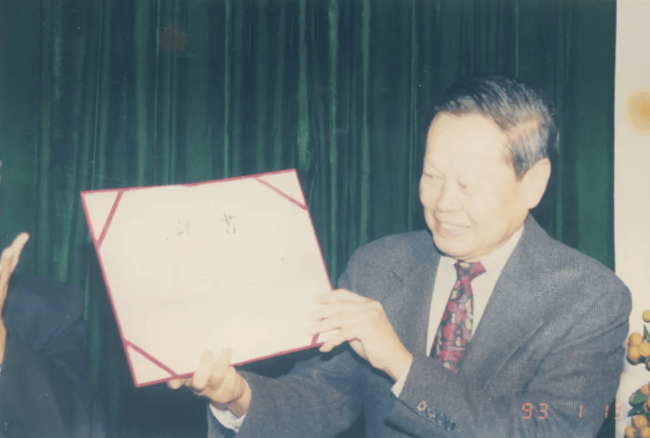 杨振宁为什么连续32年担任东莞理工学院名誉校长<strong></p>
<p>第一理财</strong>?