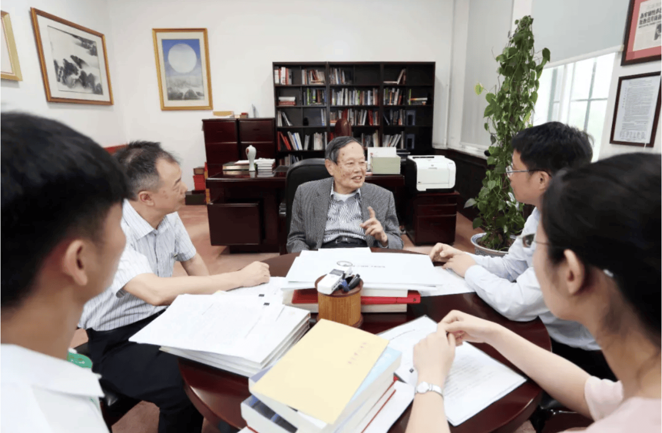 杨振宁为什么连续32年担任东莞理工学院名誉校长<strong></p>
<p>第一理财</strong>?