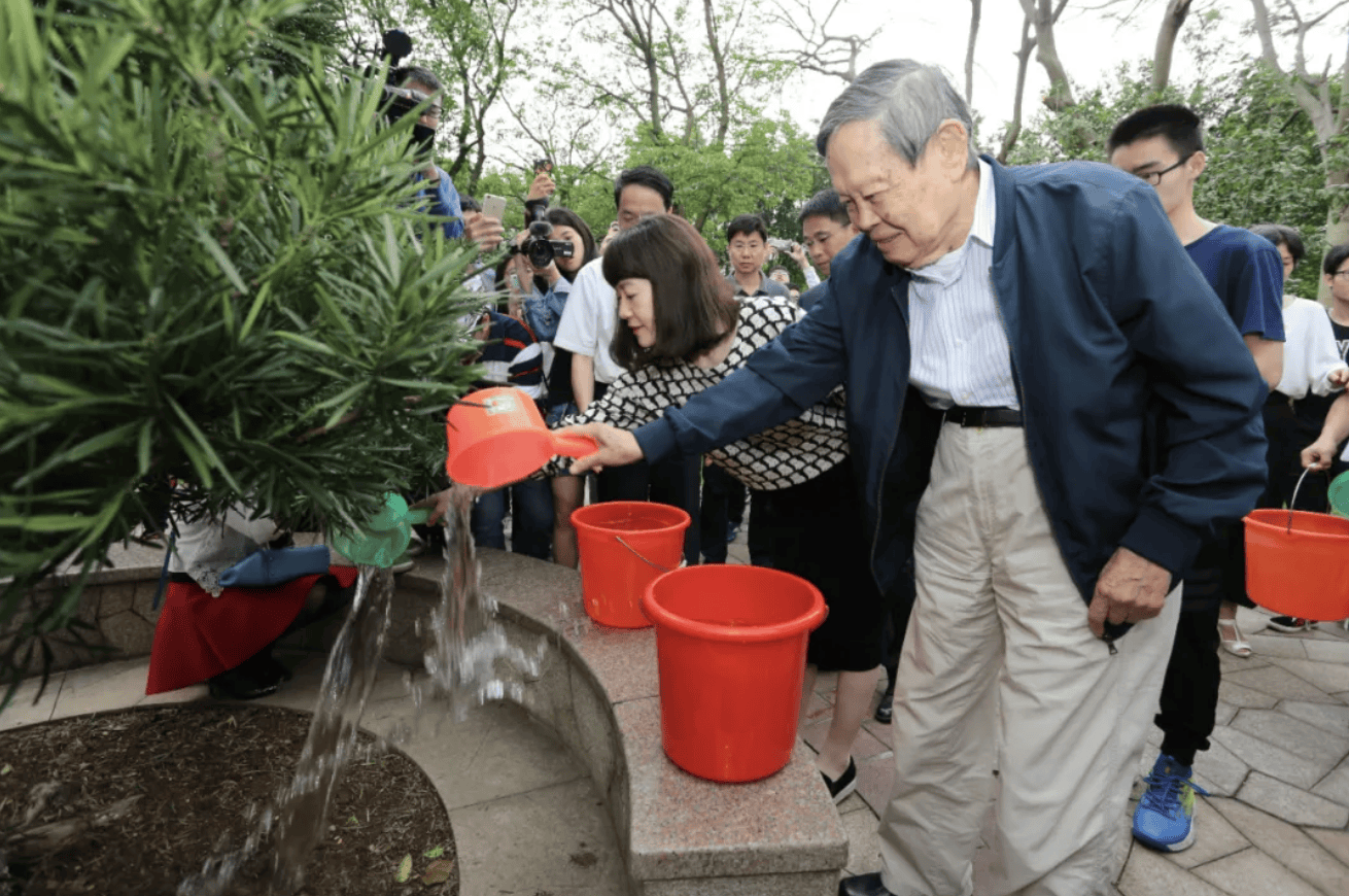 杨振宁为什么连续32年担任东莞理工学院名誉校长<strong></p>
<p>第一理财</strong>?
