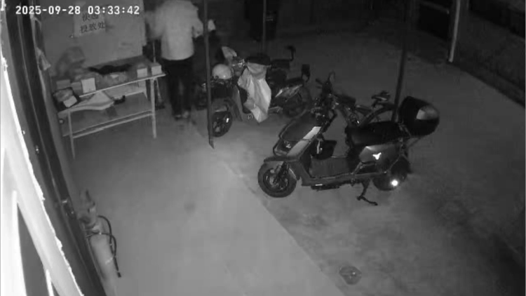 每月稳定收入8000多元却忍不住经常偷快递<strong></p>
<p>深圳理财</strong>，上海一男子被刑拘