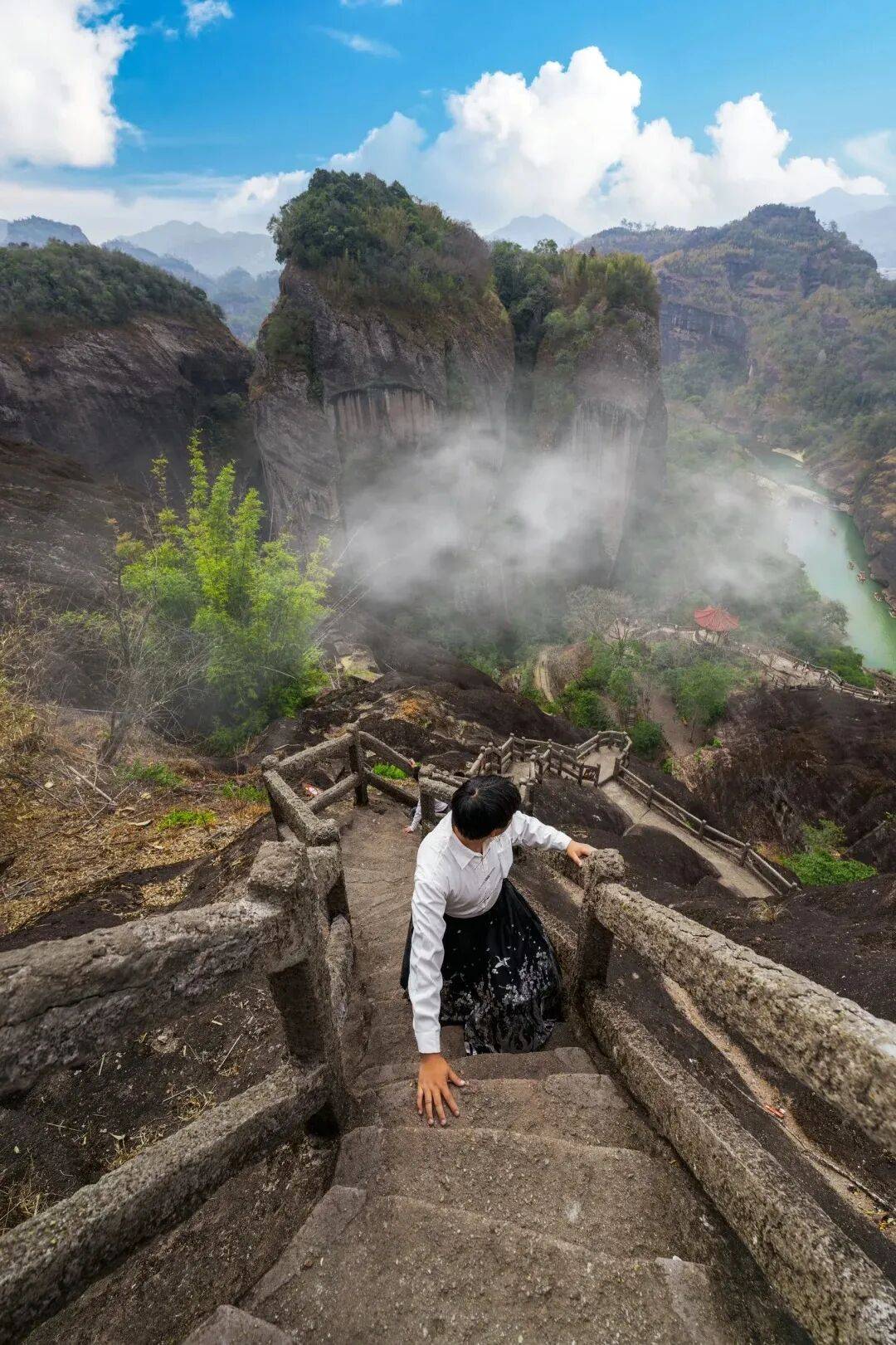 为什么年轻人迷上了爬山? | 秋高气爽<strong></p>
<p>深圳理财</strong>,是时候出发了→