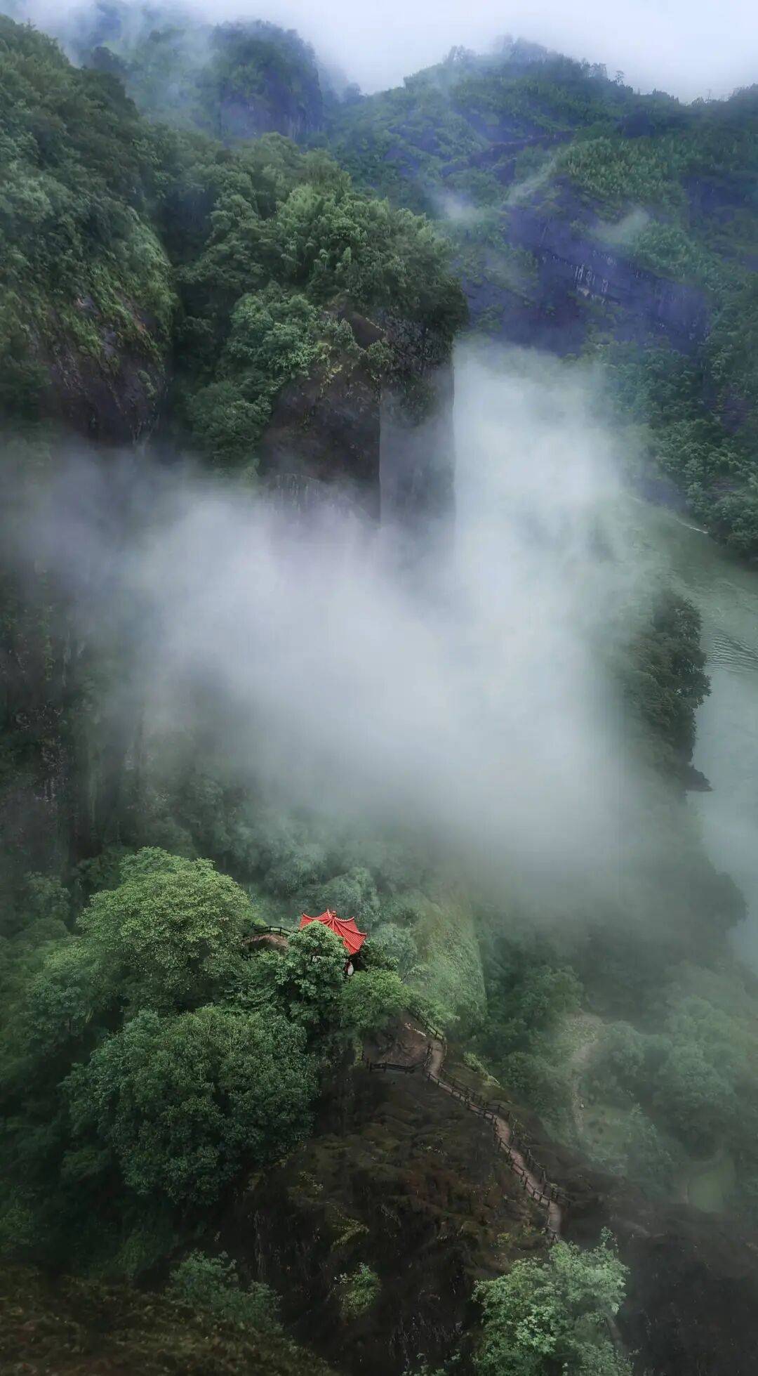 为什么年轻人迷上了爬山? | 秋高气爽<strong></p>
<p>深圳理财</strong>,是时候出发了→