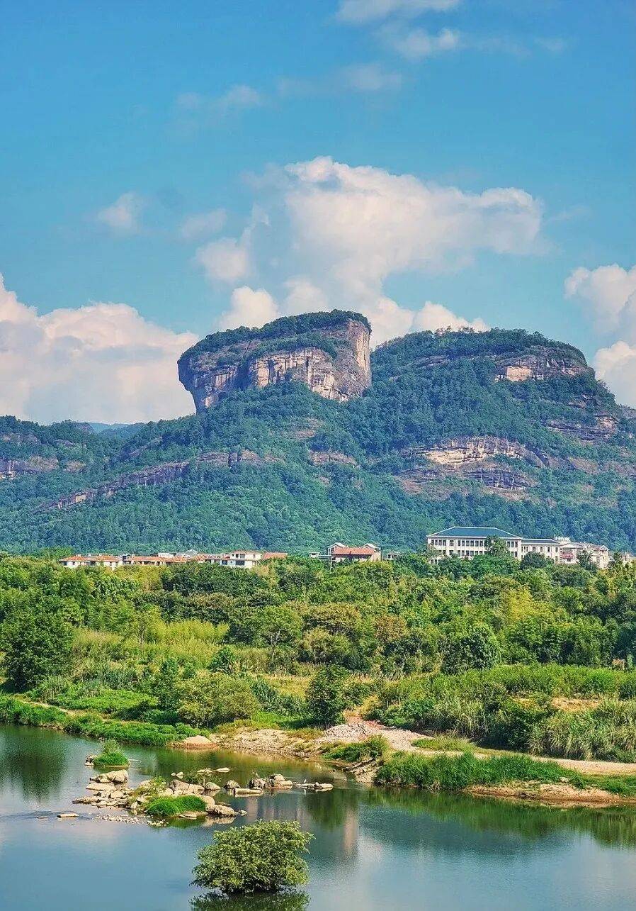 为什么年轻人迷上了爬山? | 秋高气爽<strong></p>
<p>深圳理财</strong>,是时候出发了→