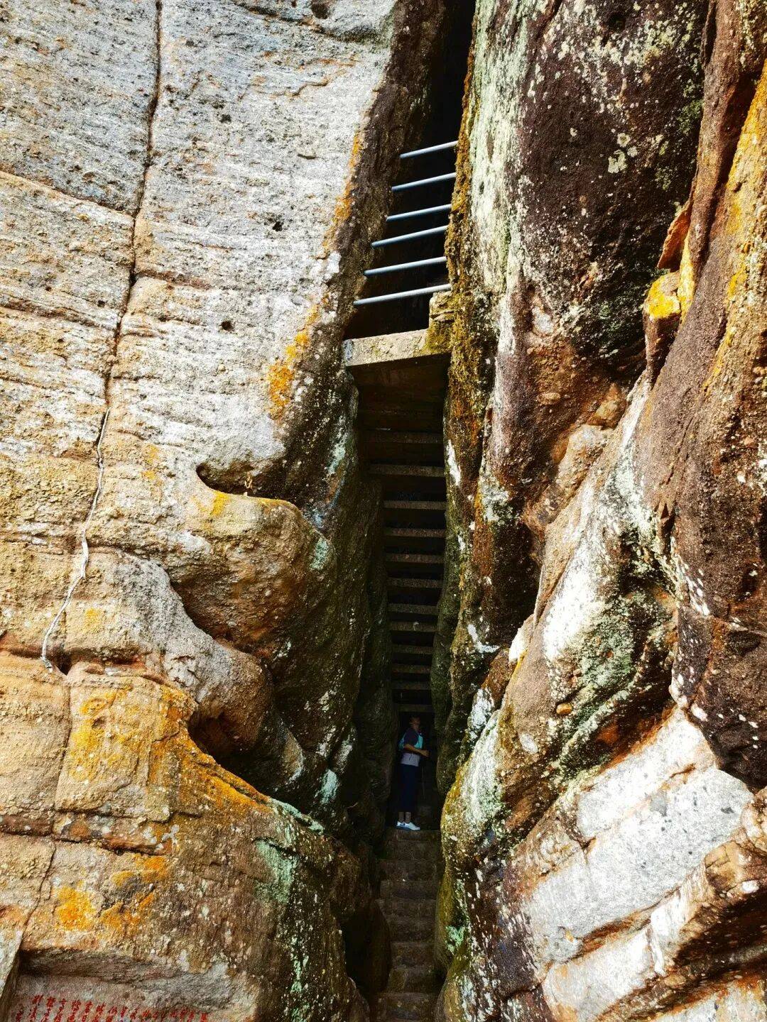 为什么年轻人迷上了爬山? | 秋高气爽<strong></p>
<p>深圳理财</strong>,是时候出发了→