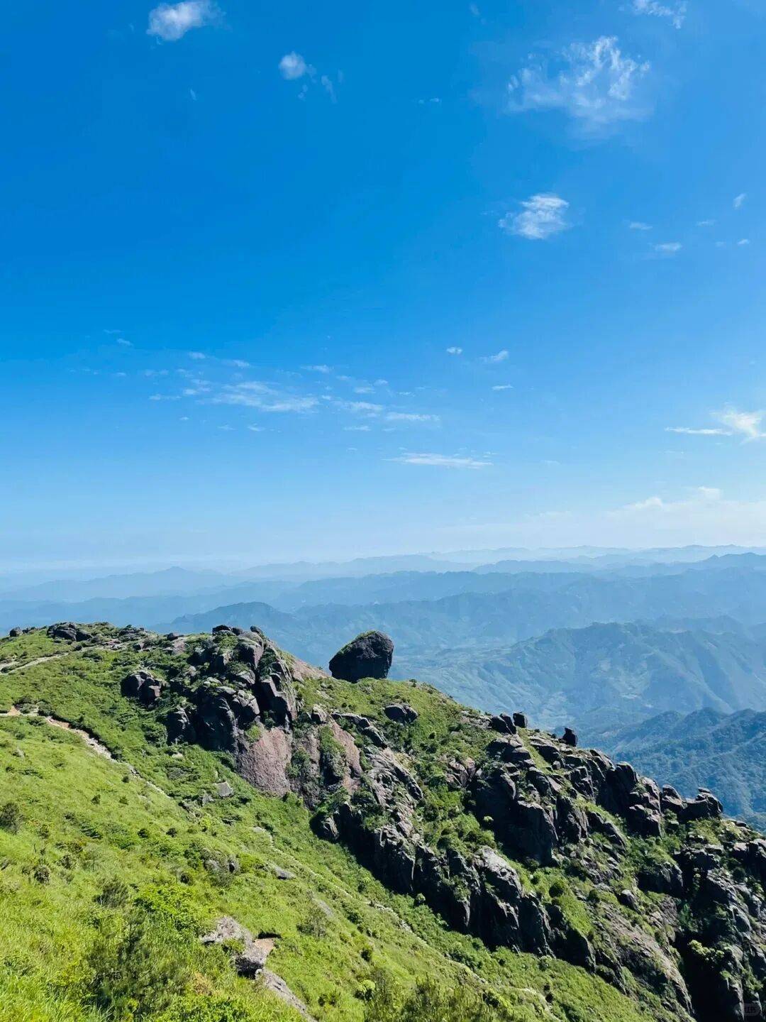 为什么年轻人迷上了爬山? | 秋高气爽<strong></p>
<p>深圳理财</strong>,是时候出发了→