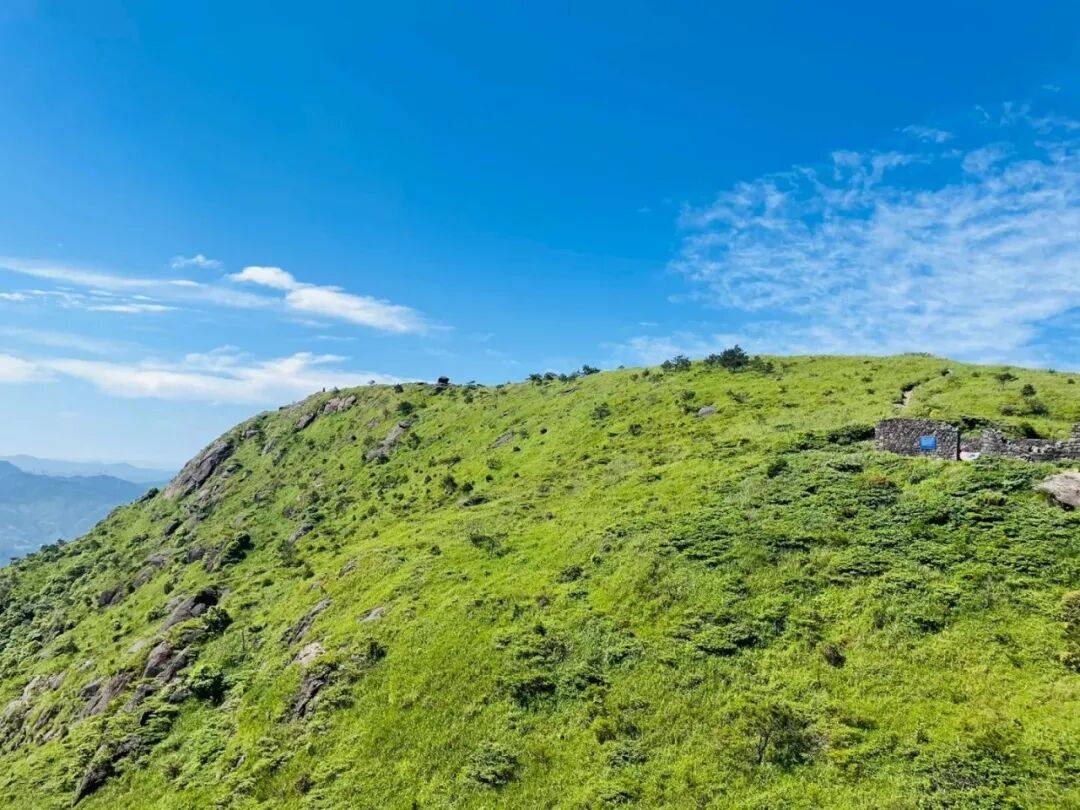 为什么年轻人迷上了爬山? | 秋高气爽<strong></p>
<p>深圳理财</strong>,是时候出发了→