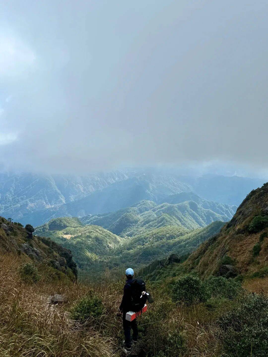 为什么年轻人迷上了爬山? | 秋高气爽<strong></p>
<p>深圳理财</strong>,是时候出发了→