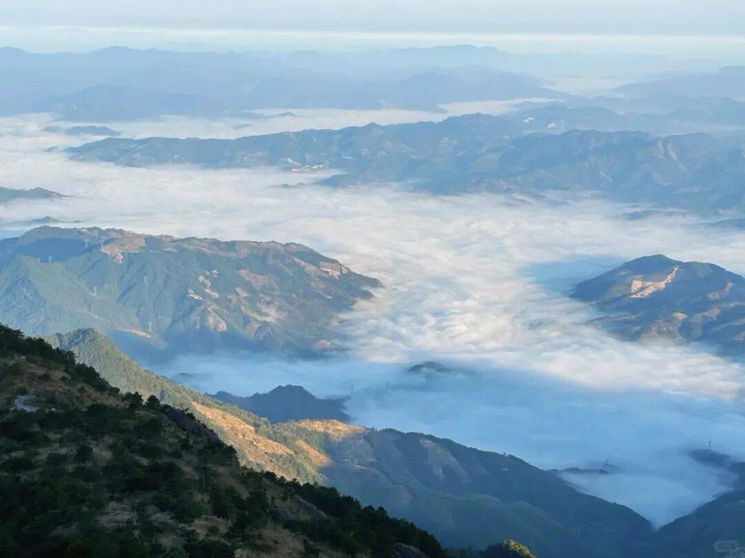 为什么年轻人迷上了爬山? | 秋高气爽<strong></p>
<p>深圳理财</strong>,是时候出发了→