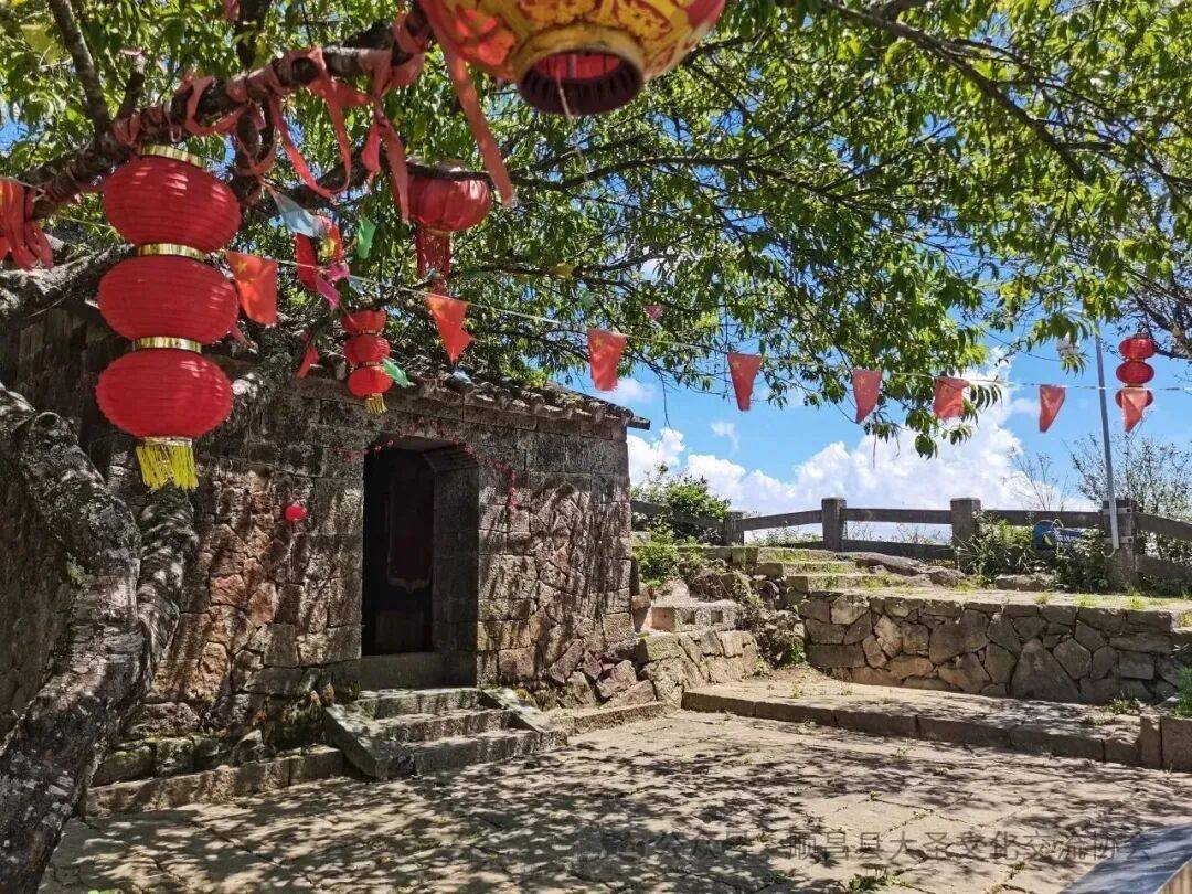 为什么年轻人迷上了爬山? | 秋高气爽<strong></p>
<p>深圳理财</strong>,是时候出发了→