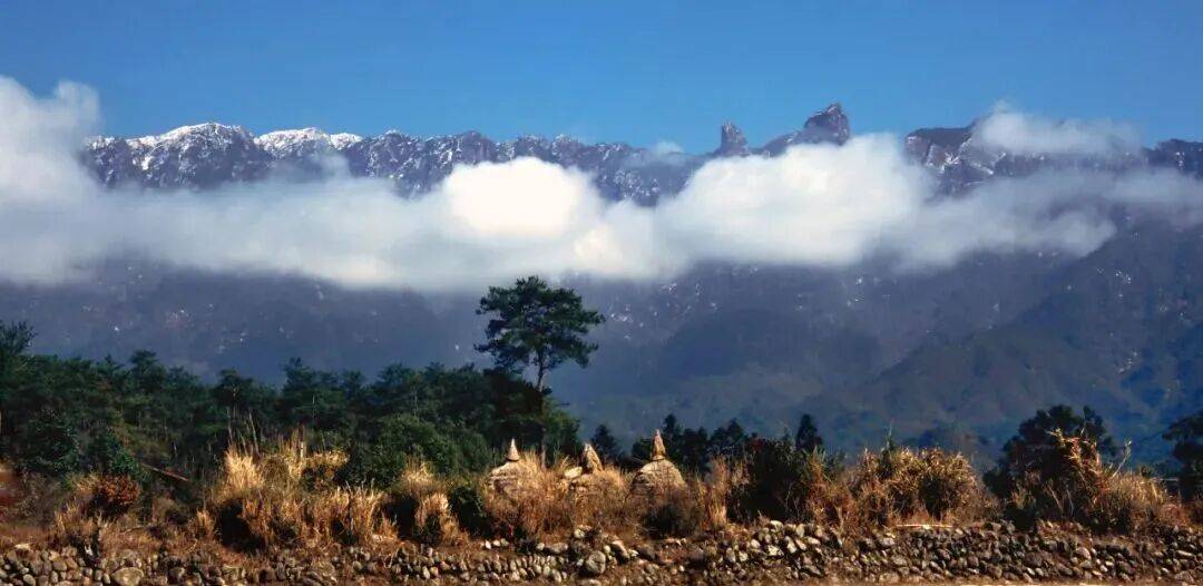 为什么年轻人迷上了爬山? | 秋高气爽<strong></p>
<p>深圳理财</strong>,是时候出发了→