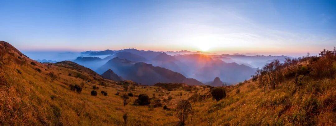 为什么年轻人迷上了爬山? | 秋高气爽<strong></p>
<p>深圳理财</strong>,是时候出发了→