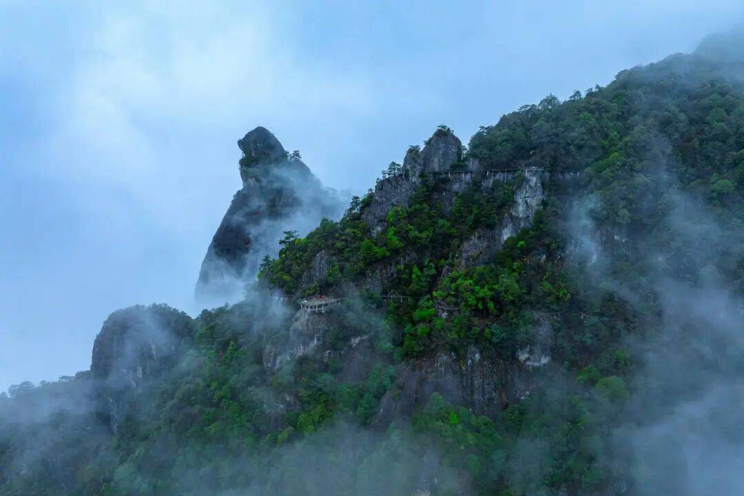 为什么年轻人迷上了爬山? | 秋高气爽<strong></p>
<p>深圳理财</strong>,是时候出发了→