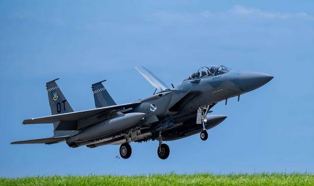 印尼买歼-10又生变<strong></p>
<p>深圳理财</strong>,90亿美元预算缩水到16亿,或考虑买退役战机