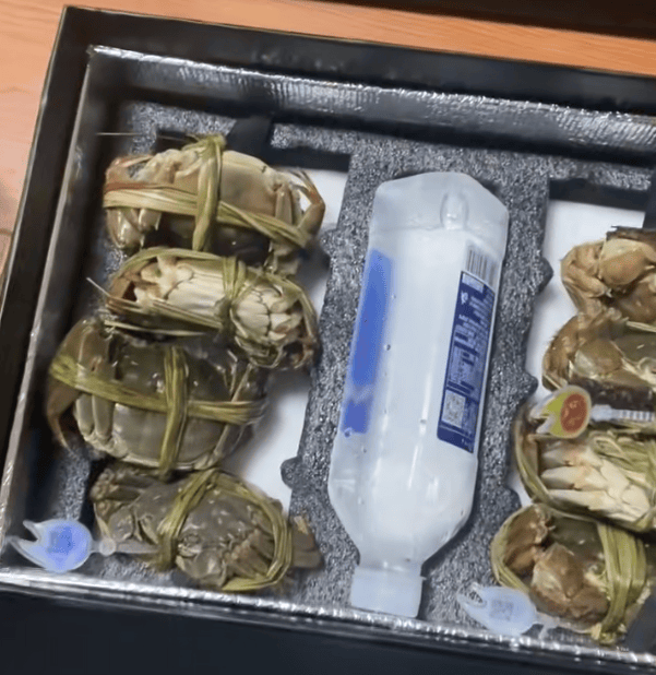 消费者花400元买到臭蟹客服建议蘸醋吃<strong></p>
<p>深圳理财</strong>,“包退包赔”的售后执行严苛,网红蟹太太信任危机凸显,被协会除名屡遭行政处罚