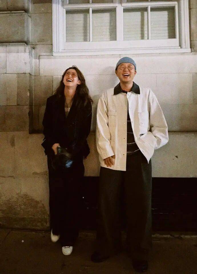 杜海涛章泽天伦敦看展合影<strong></p>
<p>钱包理财</strong>,网友直呼神奇:没想到他俩还认识