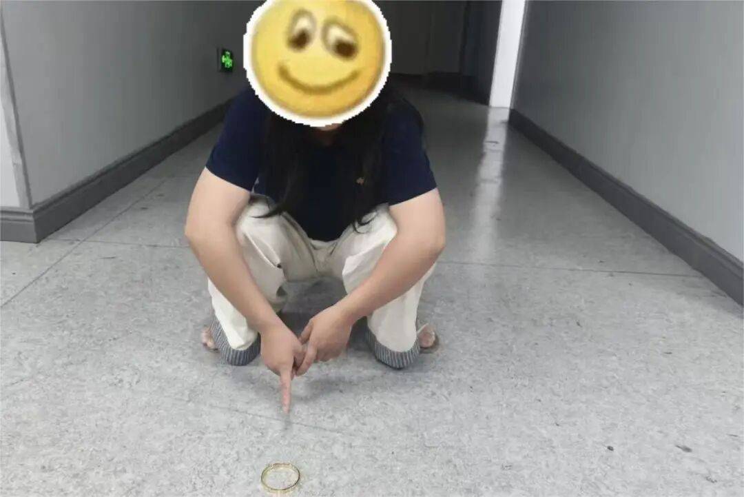 江西一新娘金手镯婚前被堂嫂掉包成铜手镯<strong></p>
<p>钱包理财</strong>，堂嫂事后还淡定去吃席，目前已被采取刑事强制措施