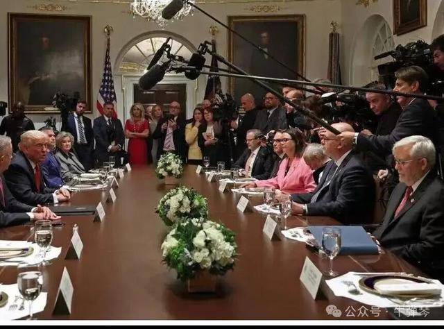 他被特朗普当众羞辱<strong></p>
<p>理财红包</strong>,全场都在哄笑