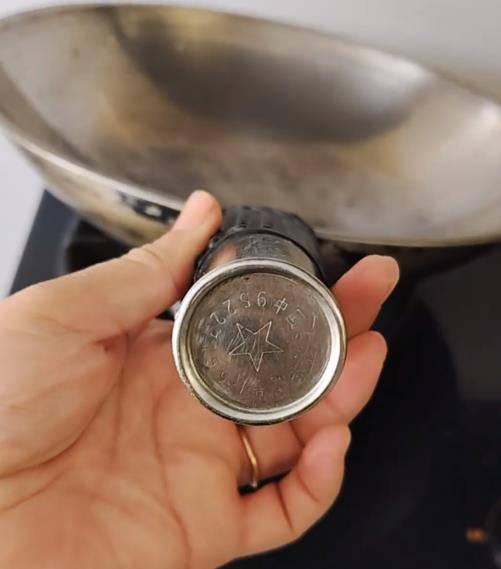 铁锅用了二三十年仍不粘不锈<strong></p>
<p>红包理财</strong>,女子在线寻厂家想“再买一个”,厂家称已停产