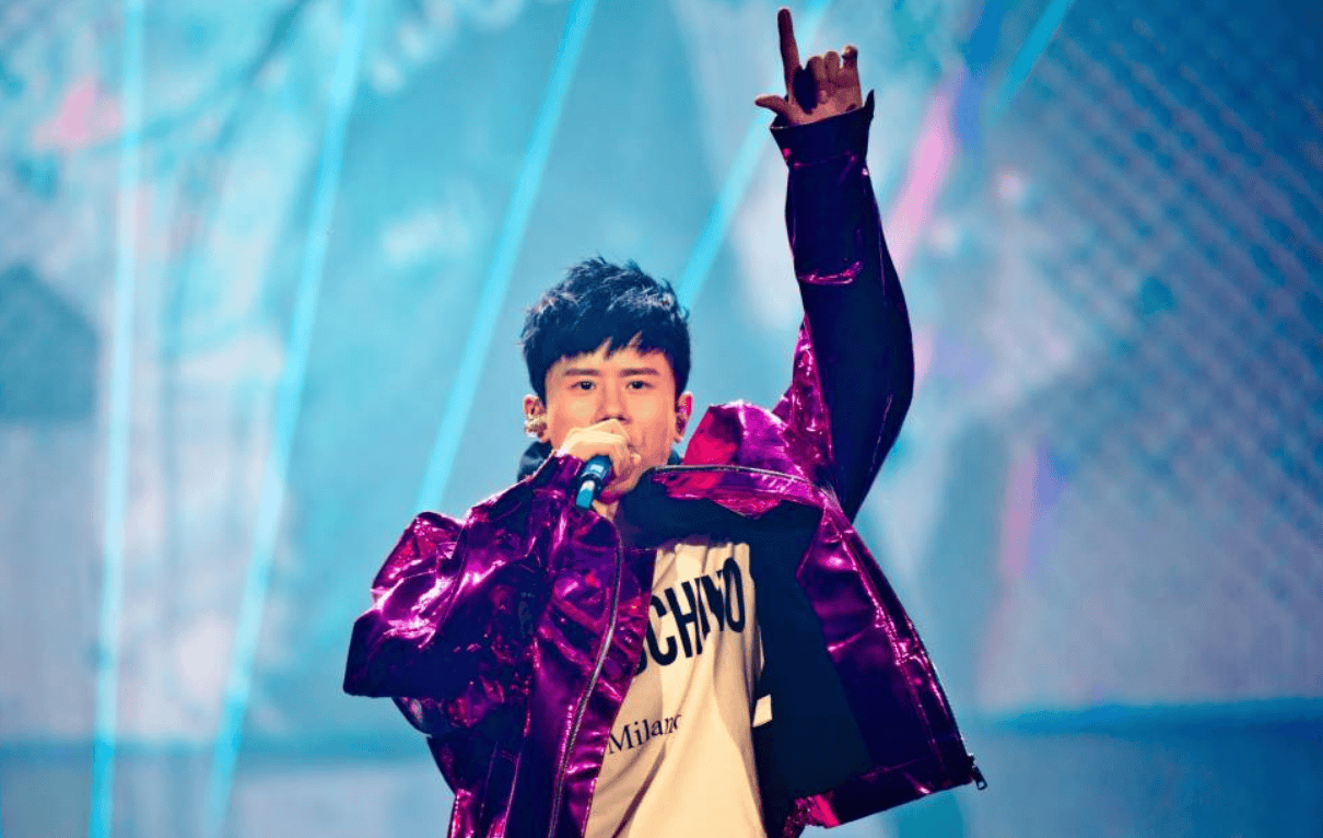 把陈粒“引爆”的耳返<strong></p>
<p>红包理财</strong>,为啥让这么多歌手又爱又恨