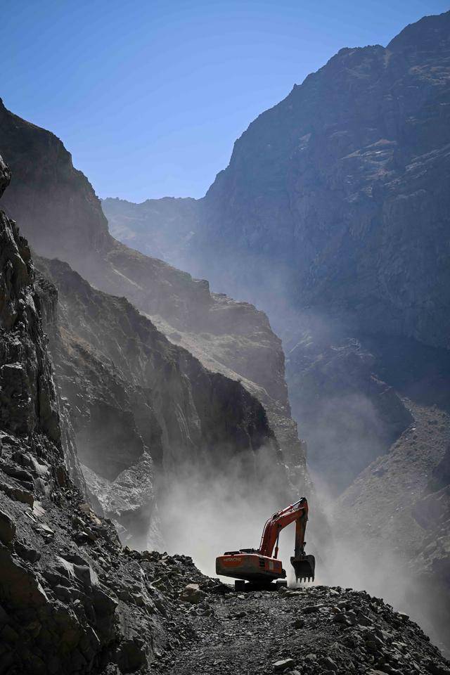 青年说 | 到中亚<strong></p>
<p>商业银行理财</strong>,奔赴一场激动人心的“探秘”