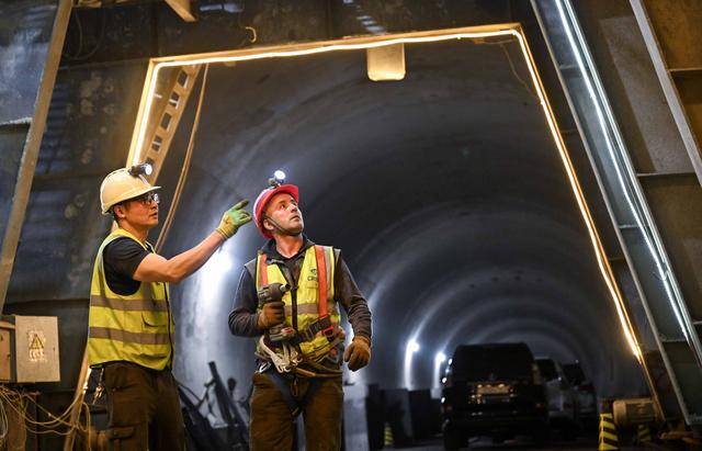 青年说 | 到中亚<strong></p>
<p>商业银行理财</strong>,奔赴一场激动人心的“探秘”