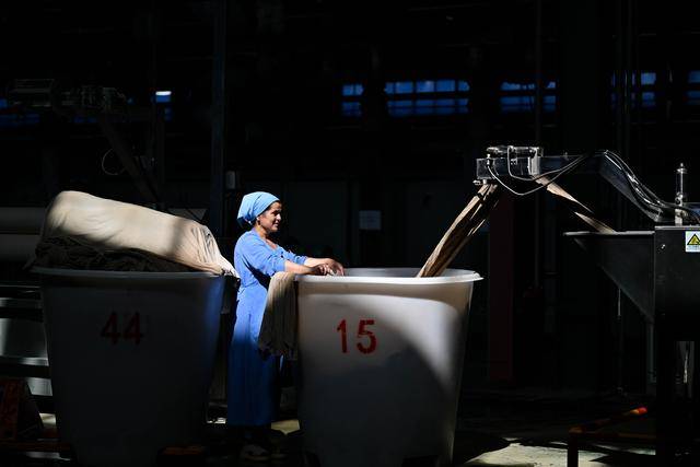 青年说 | 到中亚<strong></p>
<p>商业银行理财</strong>,奔赴一场激动人心的“探秘”