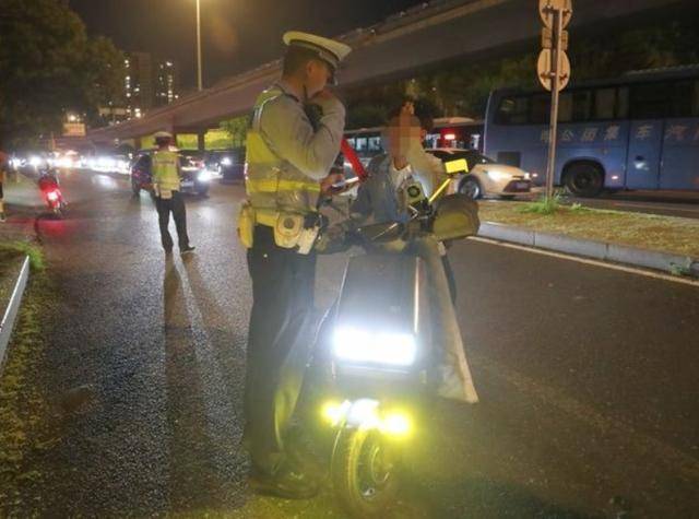 北京“电子眼”开始抓拍电动自行车违法<strong></p>
<p>蚂蚁理财</strong>,试点审核录入电动自行车违法行为3.8万起