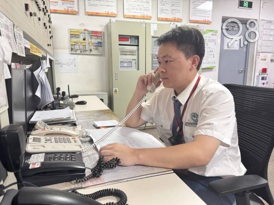 杭州地铁内<strong></p>
<p>理财吧</strong>,女乘客突然崩溃大哭!紧接着……这一幕被拍下