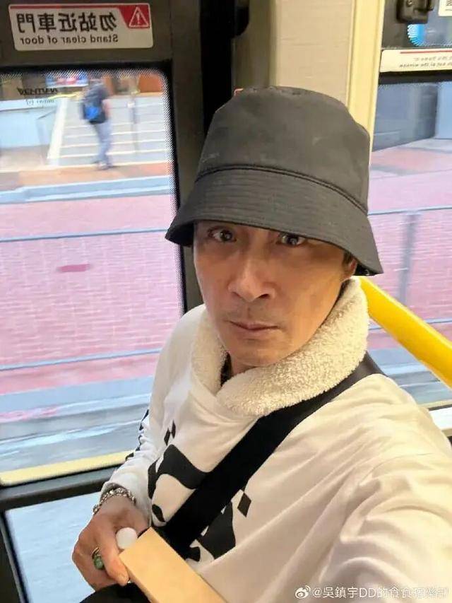 63岁吴镇宇差点被赶下公交车<strong></p>
<p>e理财</strong>,掏身份证自证清白