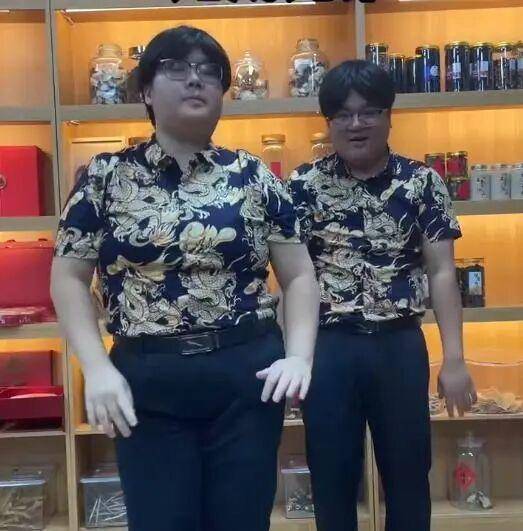 “史上最相似夫妻”被网友建议查下DNA<strong></p>
<p>e理财</strong>,当事人:刚认识时不像,后来越长越像