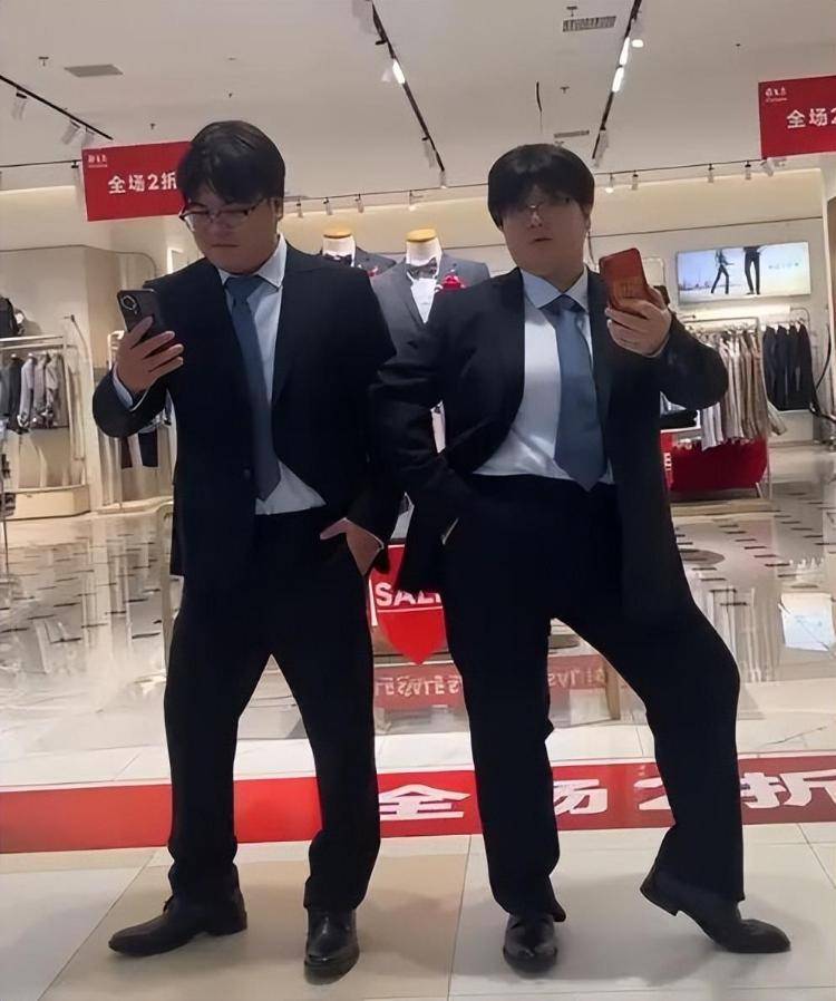 “史上最相似夫妻”被网友建议查下DNA<strong></p>
<p>e理财</strong>,当事人:刚认识时不像,后来越长越像