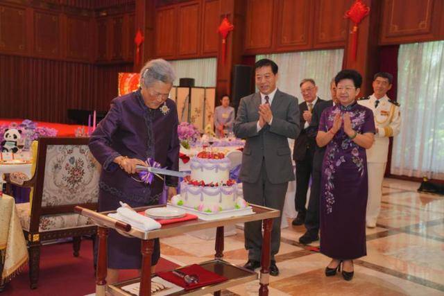 连续有两位国王访华<strong></p>
<p>个人银行理财</strong>,其中一位是建交以来首访,证明了什么?